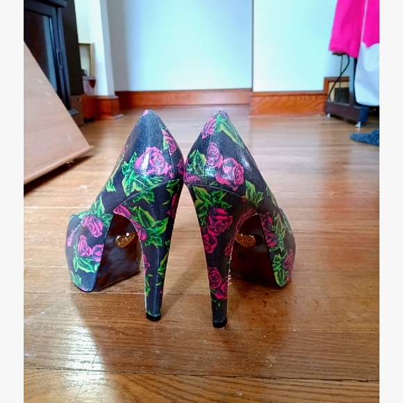 BETSEY JOHNSON- Rose Print Platform Heels sz 7.5 - Picture 4 of 13